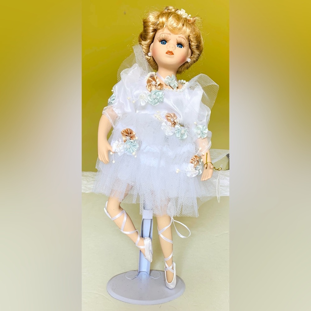 16” in Porcelain Doll ballerina blond ballet dancer white tutus white point shoe